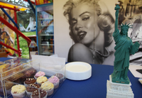 04 - cupcakes and marilyn