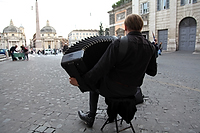 accordian player - piazza del popolo