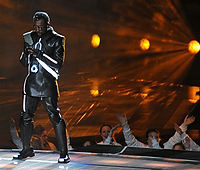 27 - Will.I.Am Tweets During Show